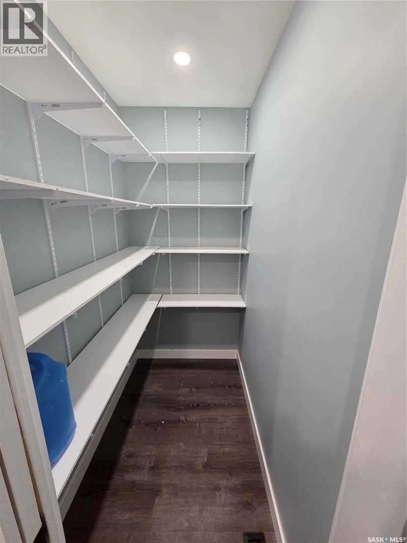 621 McCall STREET — photo 16 of 40
