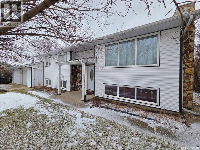 621 McCall STREET, Oxbow, photo 4