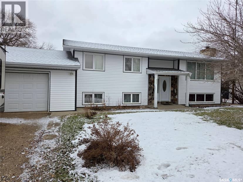 621 McCall STREET, Oxbow