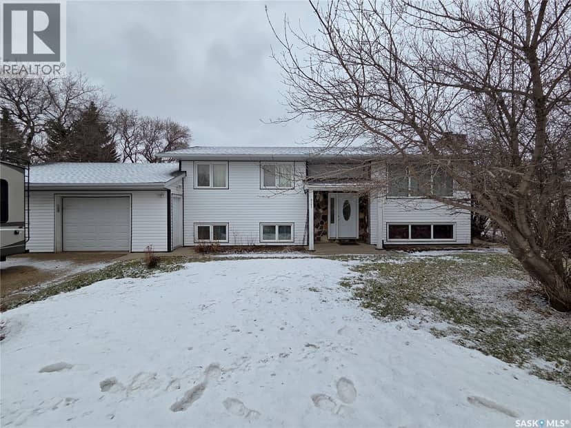 621 McCall STREET, Oxbow, photo 2