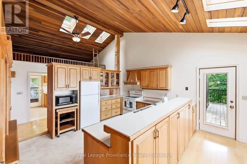 144 Elizabeth Street — photo 16 of 40