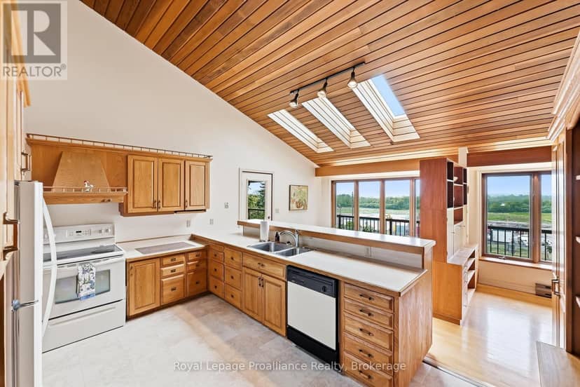 144 Elizabeth Street — photo 18 of 40