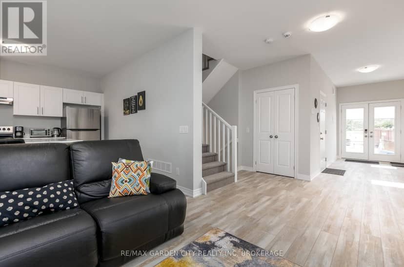 33 Bounty Avenue — photo 10 of 34