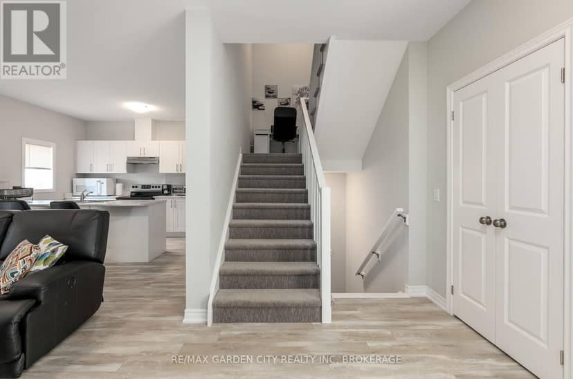 33 Bounty Avenue — photo 11 of 34