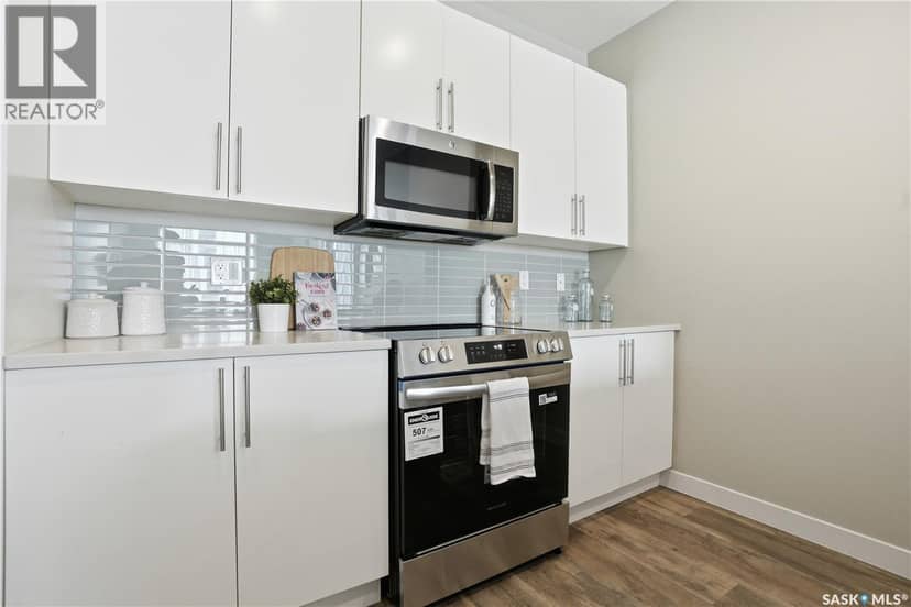 6 103 Willis CRESCENT — photo 11 of 39