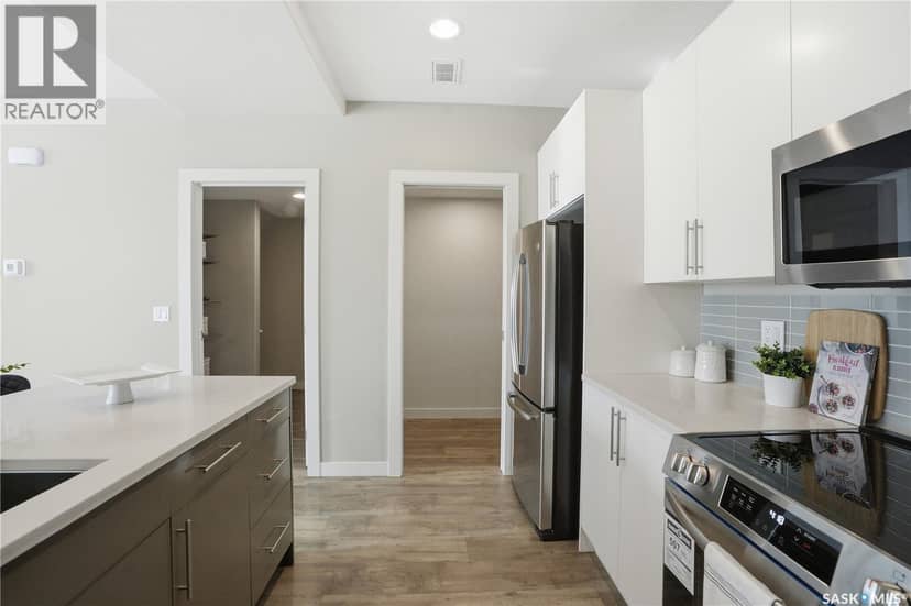 6 103 Willis CRESCENT — photo 12 of 39
