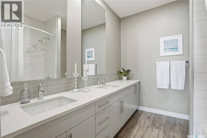 6 103 Willis CRESCENT — photo 25 of 39