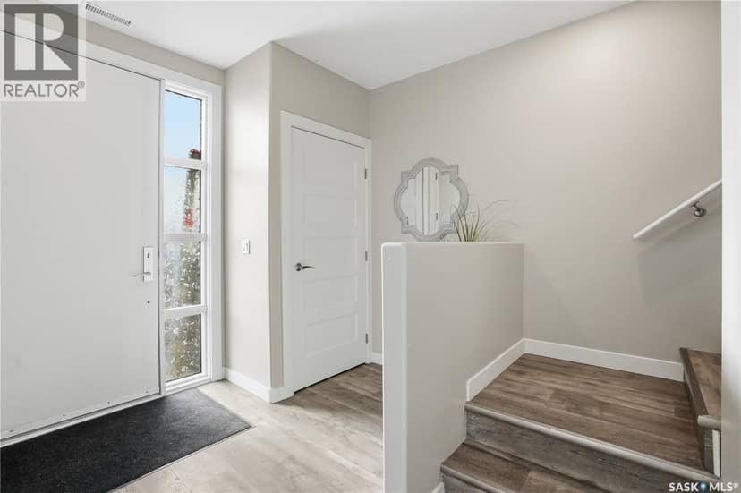 6 103 Willis CRESCENT — photo 3 of 39