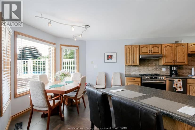 521 Royal Ridge Crescent — photo 11 of 40