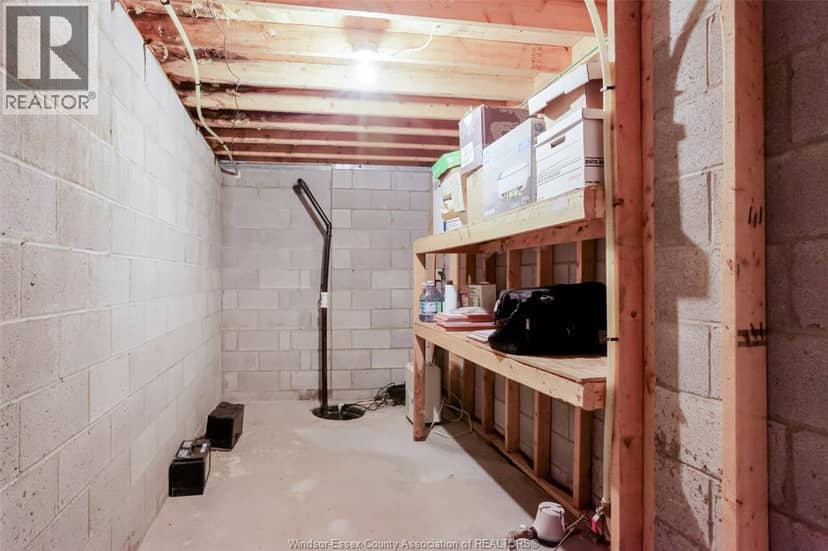 521 Royal Ridge Crescent — photo 38 of 40