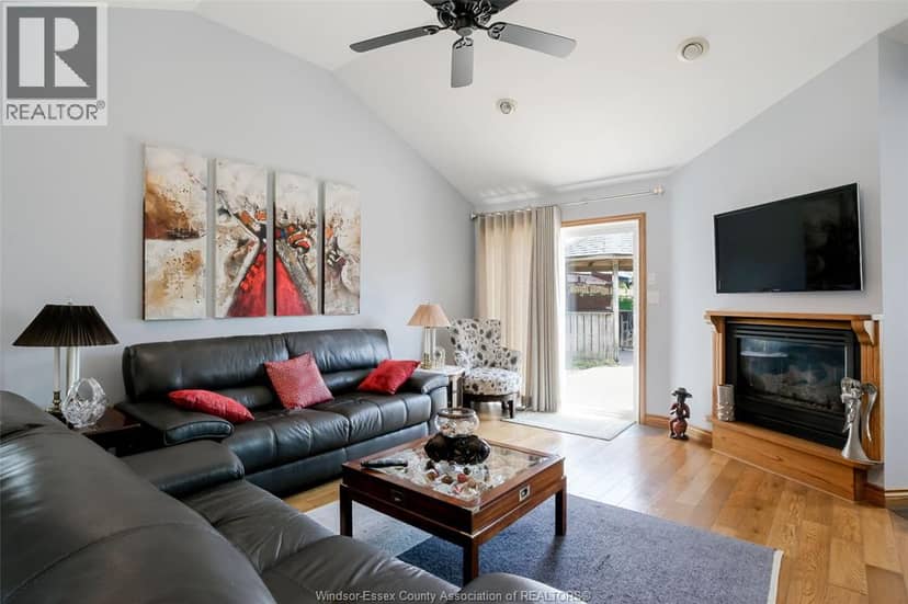 521 Royal Ridge Crescent — photo 7 of 40