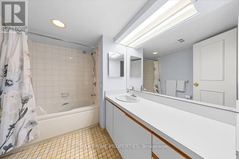 105 - 205 Somerset Street W — photo 23 of 29