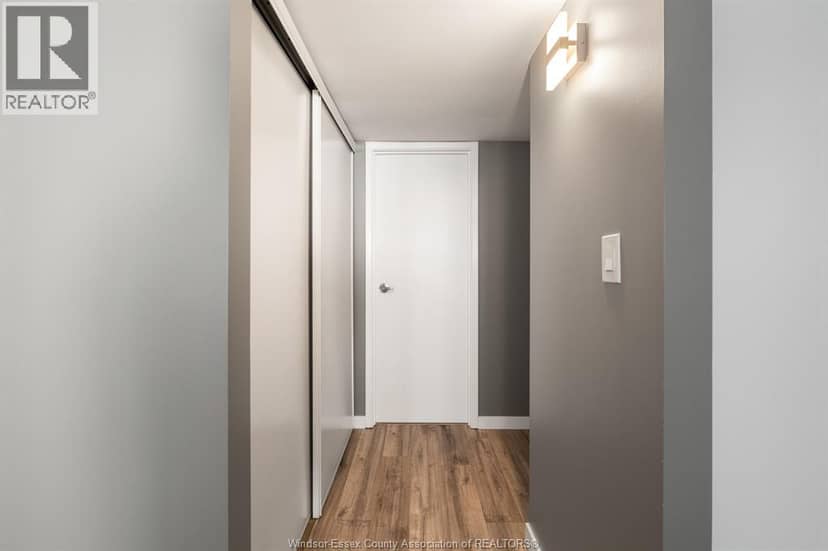 380 Pellissier AVENUE Unit# 706 — photo 32 of 40