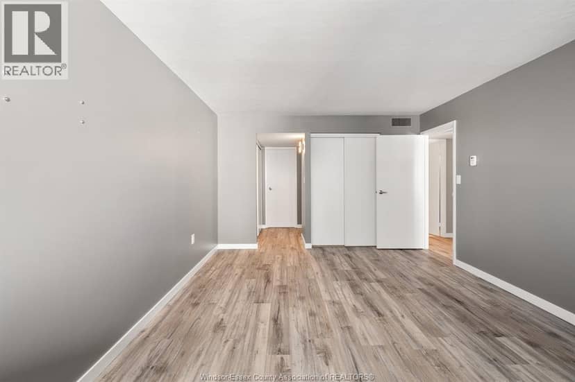 380 Pellissier AVENUE Unit# 706 — photo 35 of 40