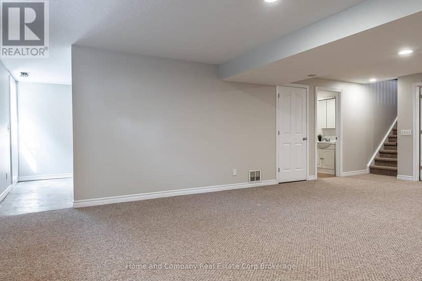 354 Dufferin Street — photo 27 of 38