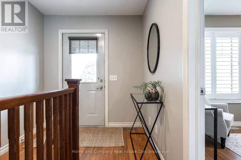 354 Dufferin Street — photo 3 of 38