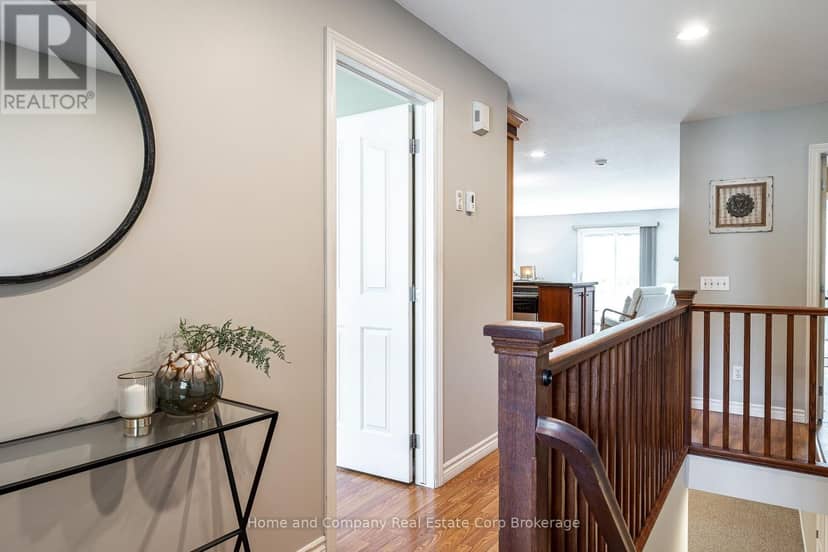 354 Dufferin Street — photo 4 of 38