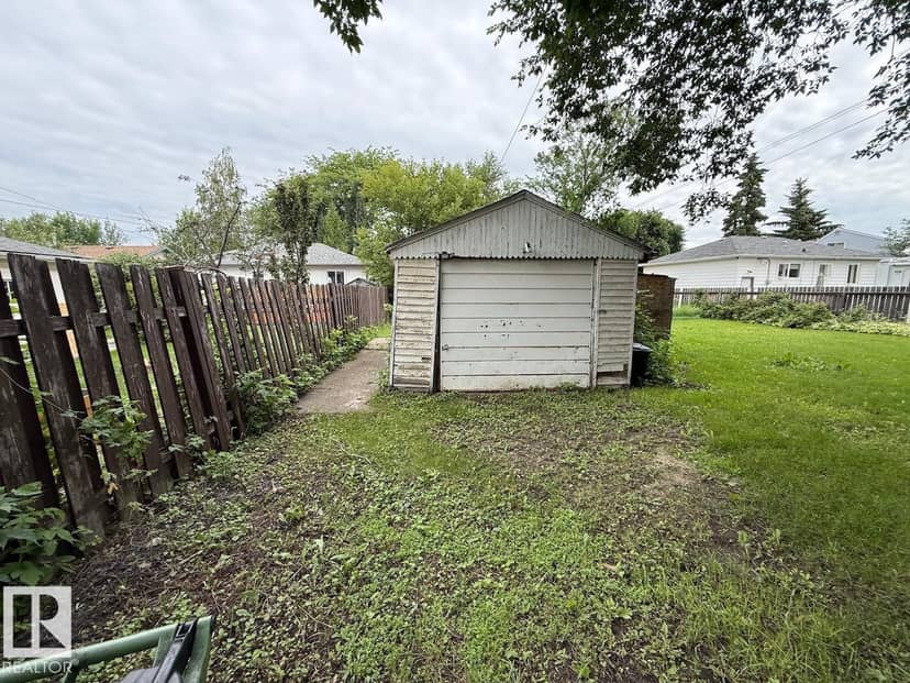 7607 83 AV NW — photo 25 of 25