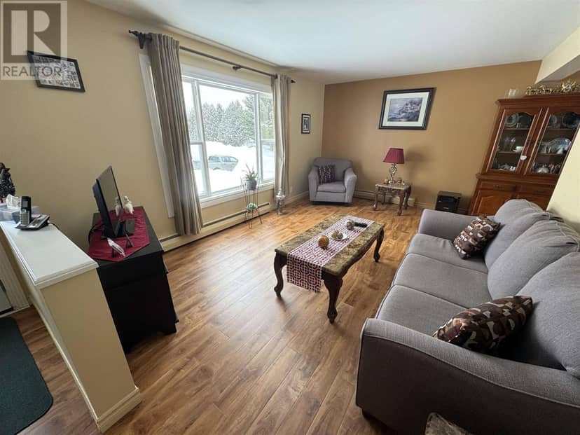 70 Roman AVE — photo 11 of 31