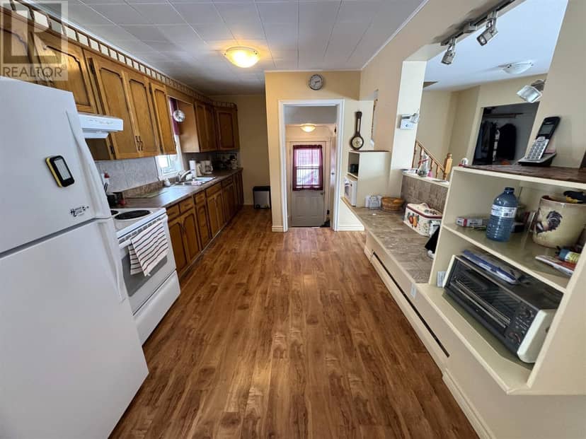 70 Roman AVE — photo 16 of 31