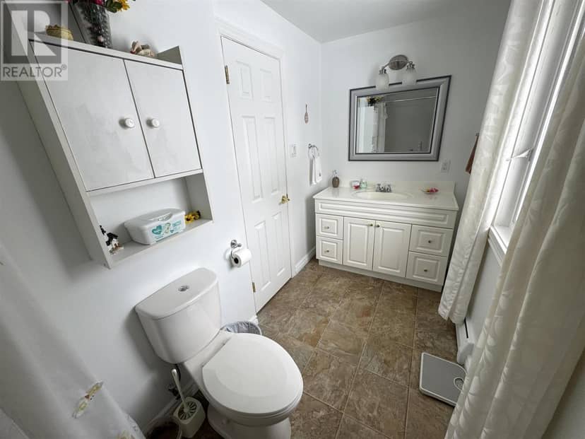 70 Roman AVE — photo 28 of 31