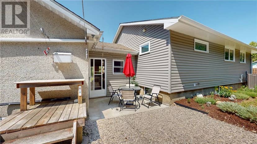 8 McQuarrie Blvd. — photo 11 of 40