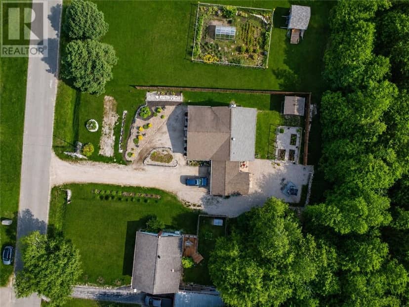 8 McQuarrie Blvd., Gore Bay, photo 6
