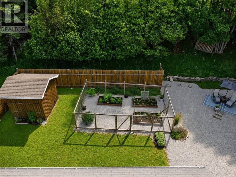 8 McQuarrie Blvd., Gore Bay, photo 7