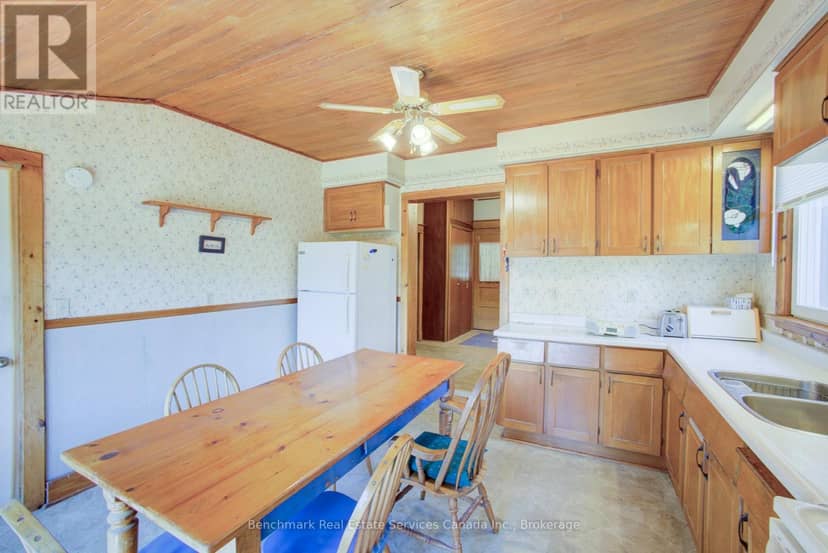 237 Thomas Street — photo 10 of 37