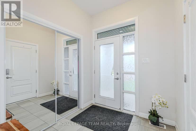 2004 Caltra Crescent — photo 2 of 25