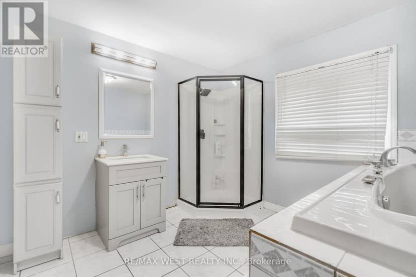 1518 Cawthra Road — photo 8 of 14