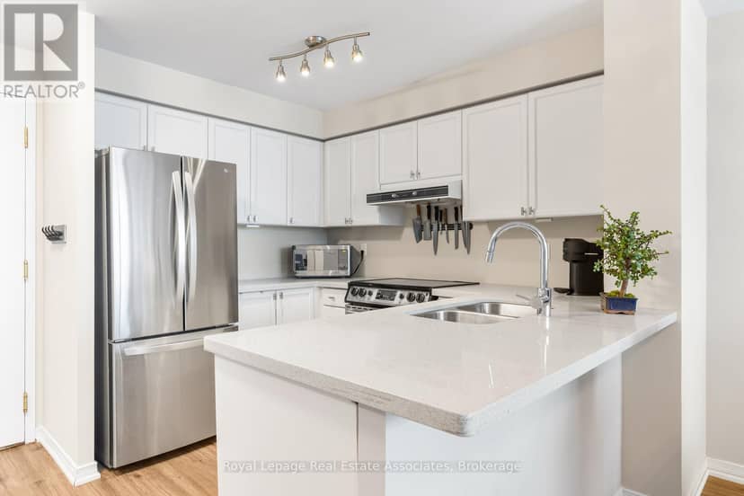 PH7 - 2565 Erin Centre Boulevard — photo 1 of 27