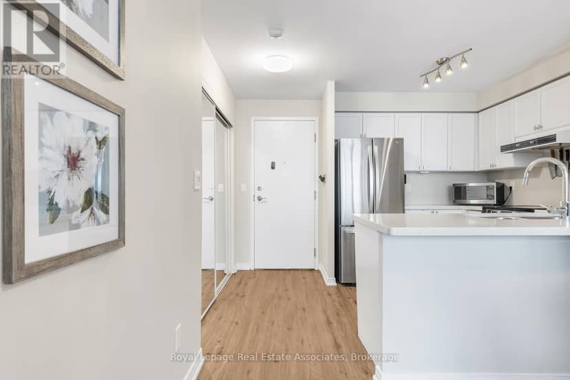 PH7 - 2565 Erin Centre Boulevard — photo 4 of 27