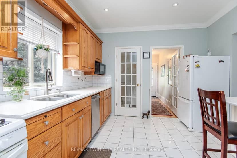32 Samuel Street — photo 15 of 40