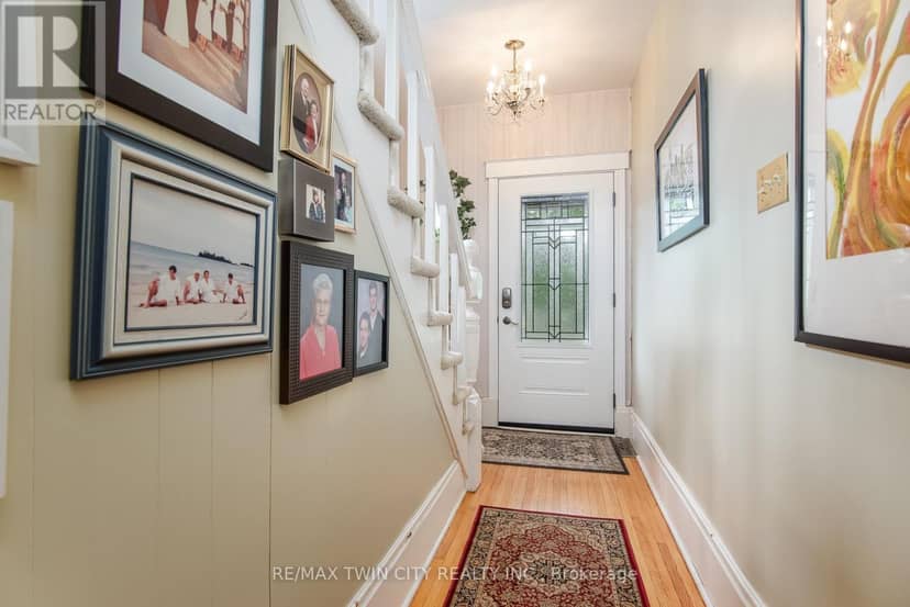 32 Samuel Street — photo 8 of 40