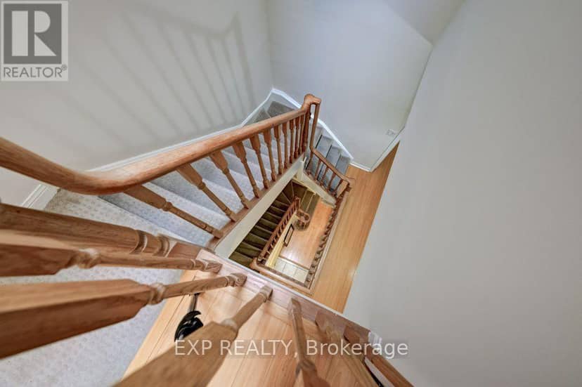 1716 - 28 Sommerset Way — photo 10 of 15