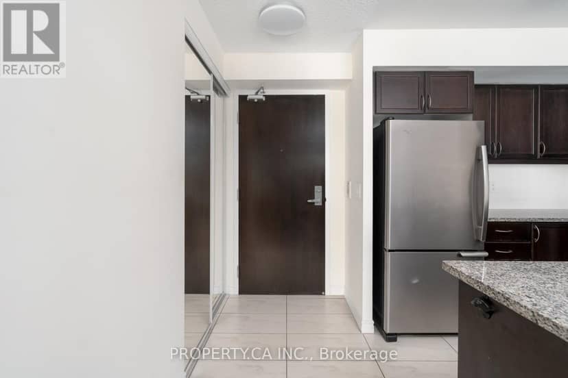 803 - 25 Lower Simcoe Street — photo 13 of 26