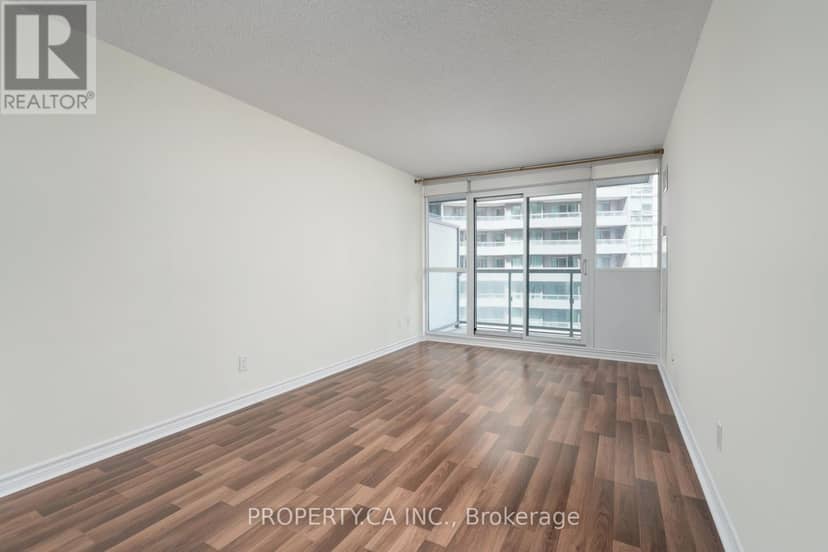 803 - 25 Lower Simcoe Street — photo 17 of 26