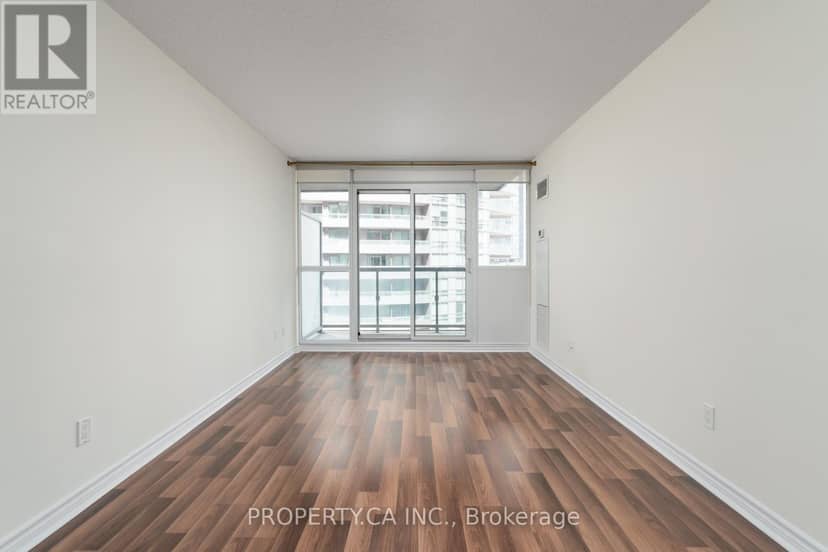 803 - 25 Lower Simcoe Street — photo 18 of 26