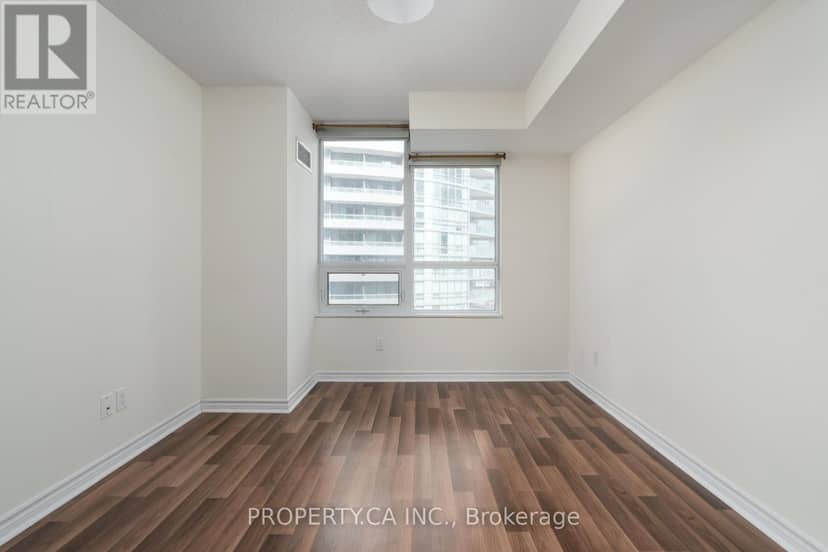 803 - 25 Lower Simcoe Street — photo 23 of 26