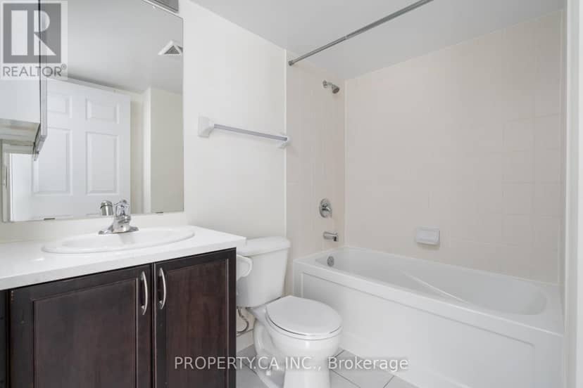 803 - 25 Lower Simcoe Street — photo 7 of 26