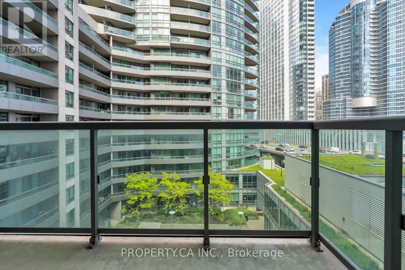 803 - 25 Lower Simcoe Street — photo 8 of 26