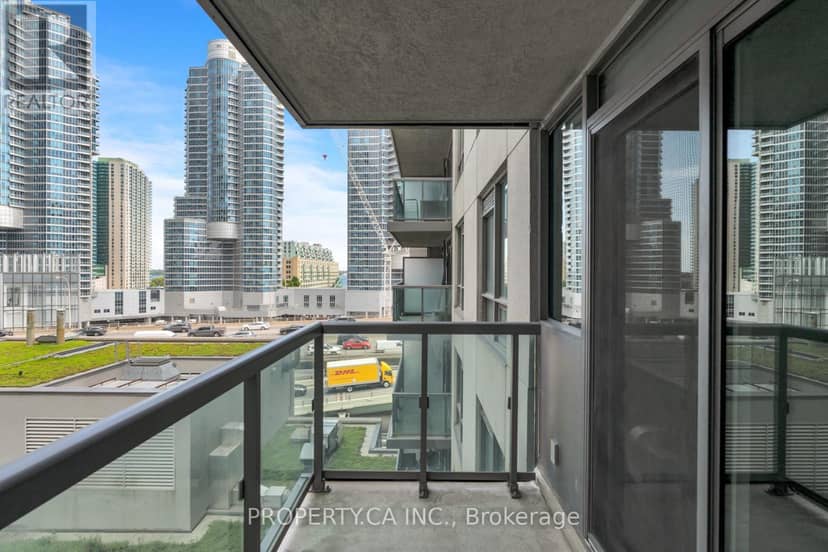 803 - 25 Lower Simcoe Street — photo 9 of 26