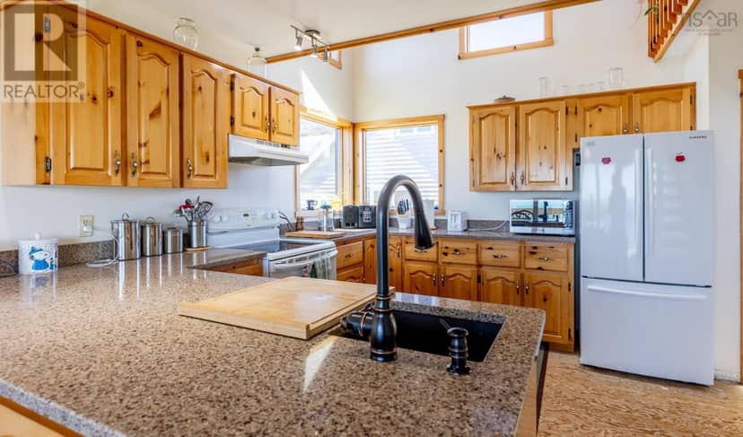 194 Thomas Road — photo 13 of 40