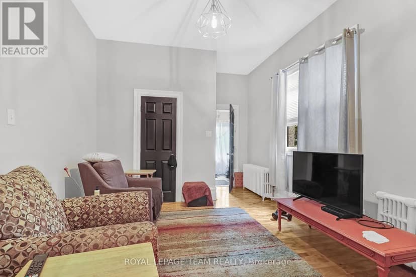 548 Maclaren Street — photo 10 of 18