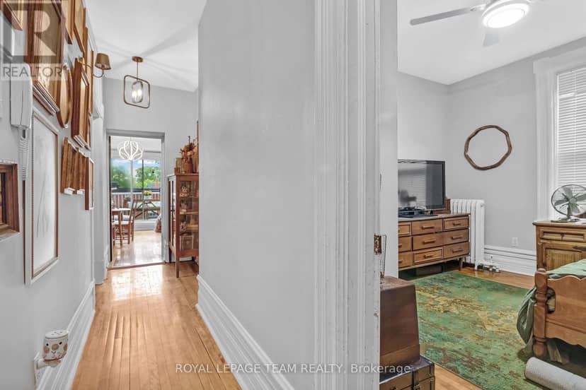 548 Maclaren Street — photo 12 of 18