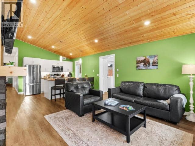 31 Takhini Meadows Drive — photo 12 of 40