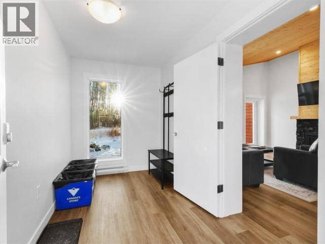 31 Takhini Meadows Drive — photo 7 of 40
