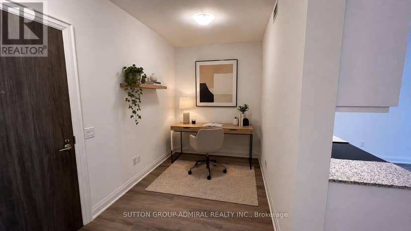 913 - 10 Gatineau Drive — photo 10 of 22