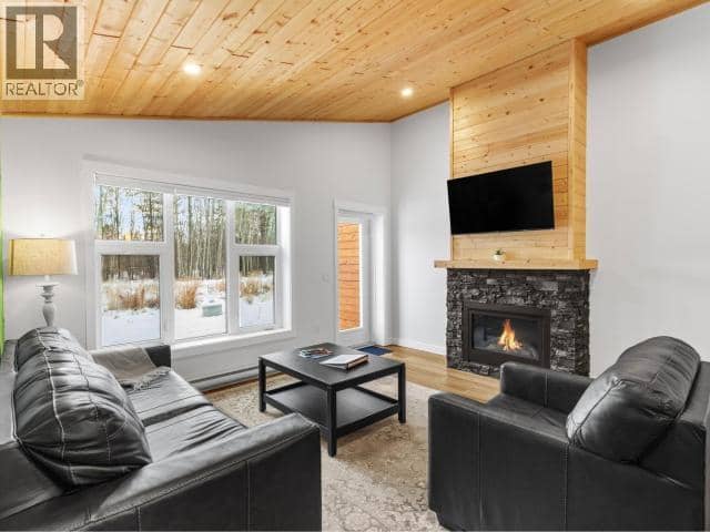 32 Takhini Meadows Drive, Whitehorse North, photo 8